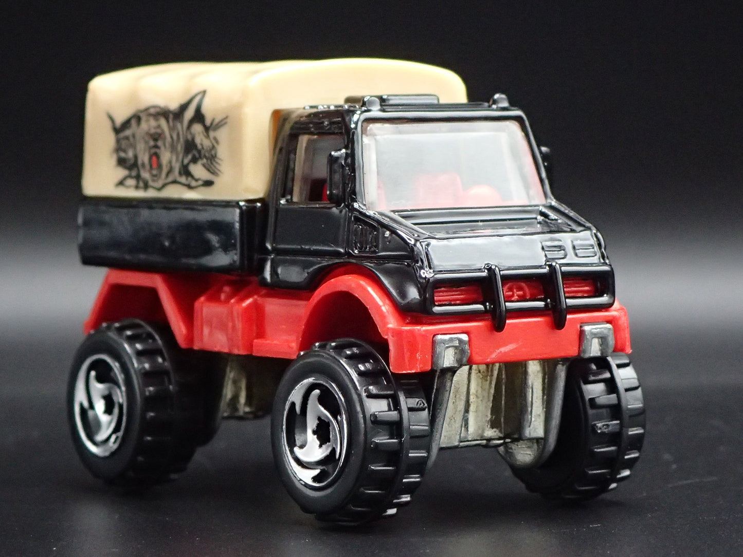 MERCEDES-BENZ UNIMOG UTILITY TRUCK BLACK 1:64 SCALE DIORAMA DIECAST MODEL CAR