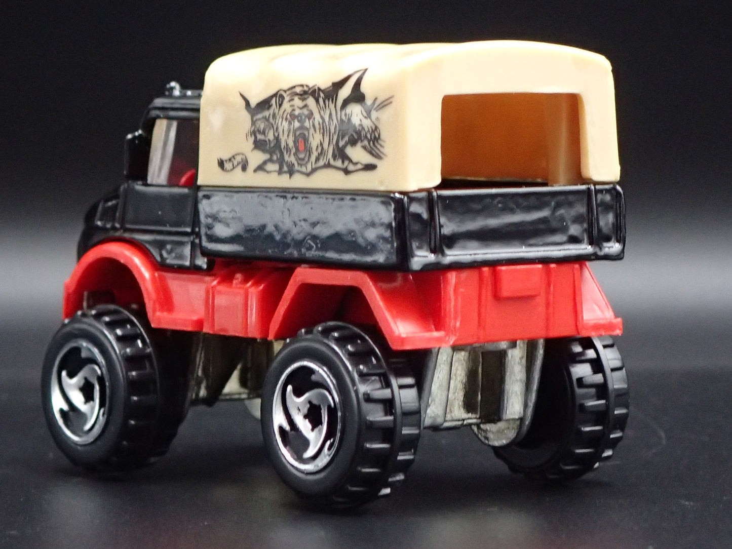 MERCEDES-BENZ UNIMOG UTILITY TRUCK BLACK 1:64 SCALE DIORAMA DIECAST MODEL CAR