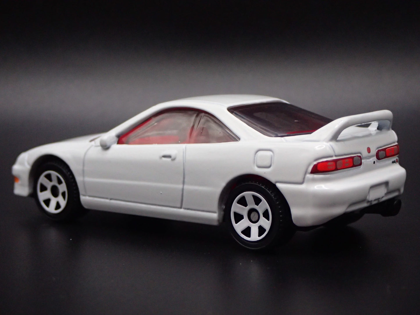1997-2001 ACURA INTEGRA TYPE R 1:64 SCALE COLLECTIBLE DIORAMA DIECAST MODEL CAR