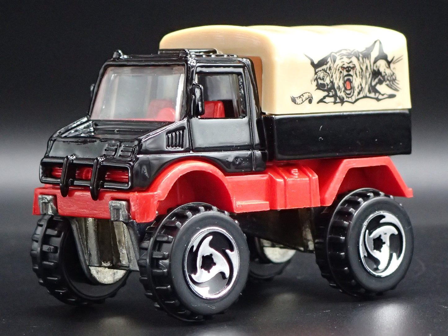 MERCEDES-BENZ UNIMOG UTILITY TRUCK BLACK 1:64 SCALE DIORAMA DIECAST MODEL CAR