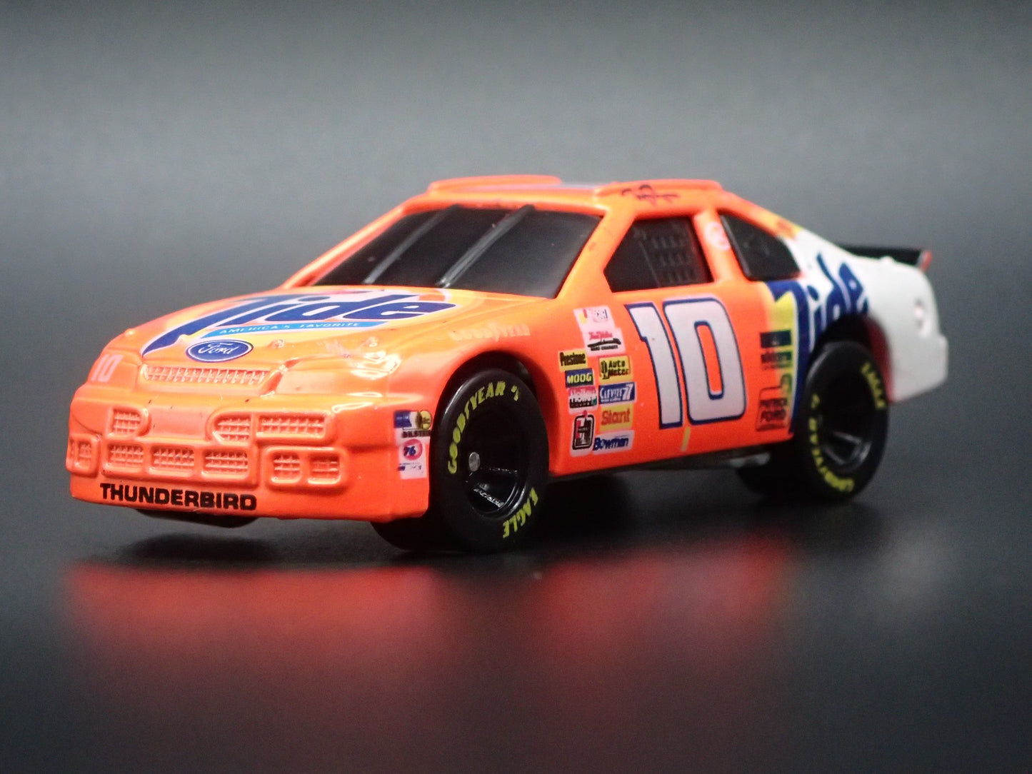 1995 95 FORD THUNDERBIRD 10 RICKY RUDD TIDE NASCAR 1:64 SCALE DIECAST MODEL CAR