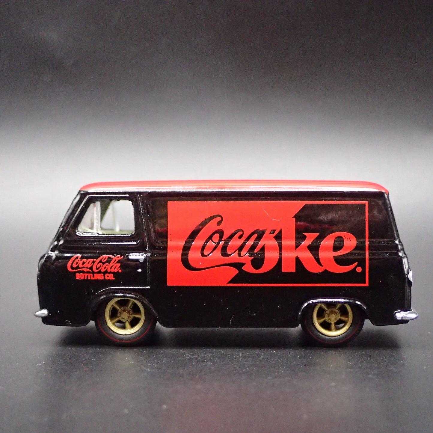1966 66 FORD ECONOLINE VAN COCA COLA COKE 1:64 SCALE DIORAMA DIECAST MODEL CAR