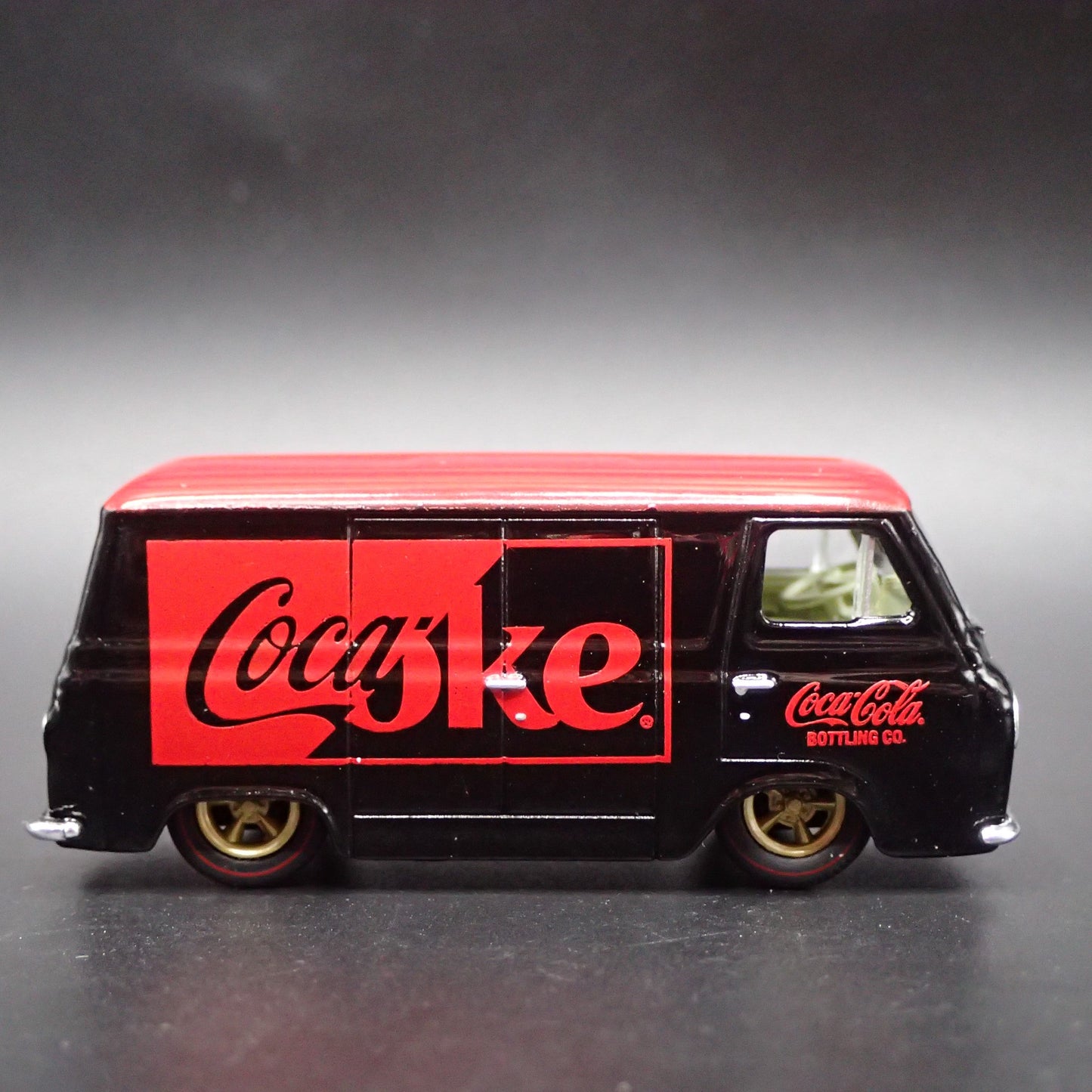 1966 66 FORD ECONOLINE VAN COCA COLA COKE 1:64 SCALE DIORAMA DIECAST MODEL CAR