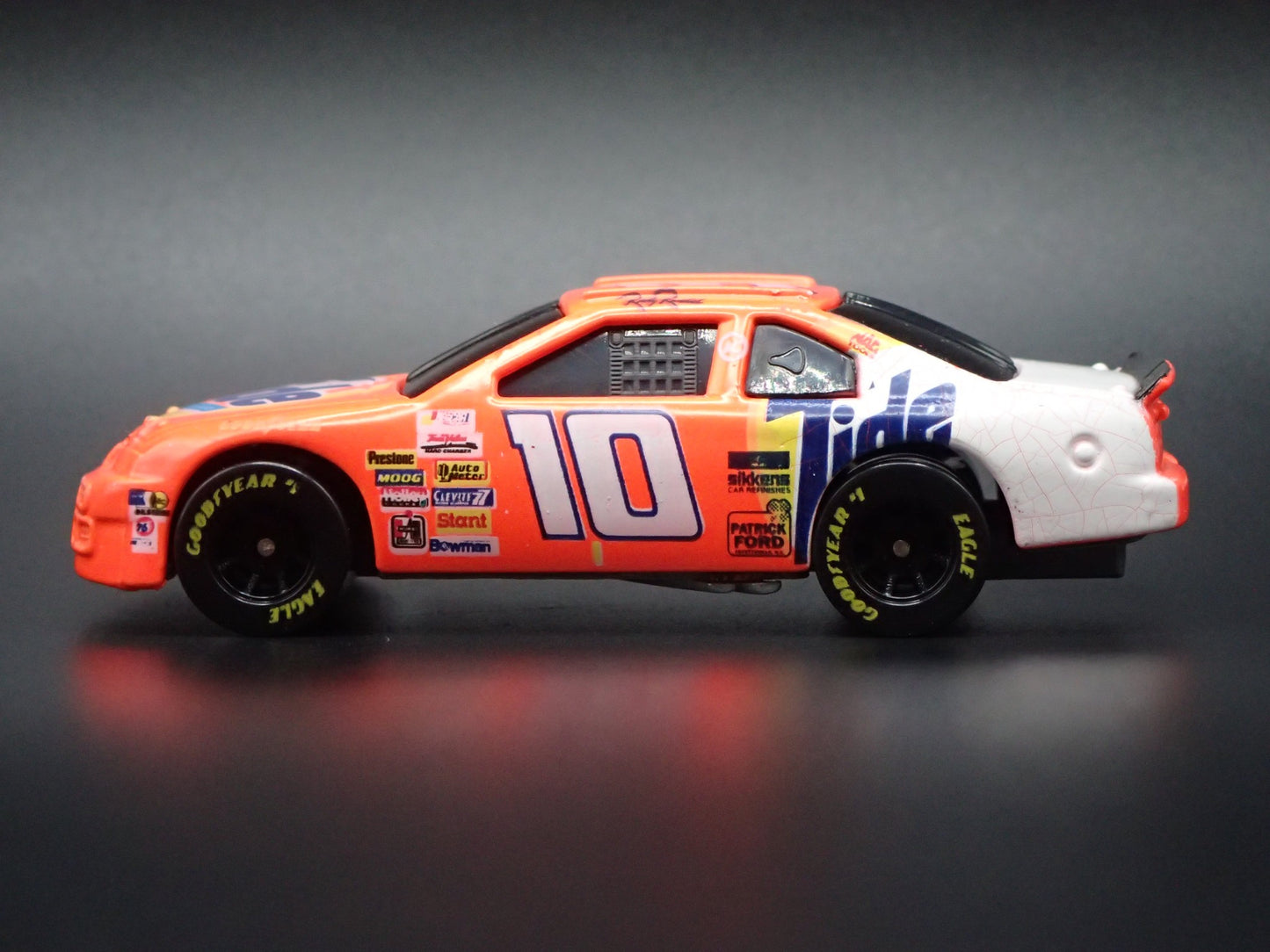 1995 95 FORD THUNDERBIRD 10 RICKY RUDD TIDE NASCAR 1:64 SCALE DIECAST MODEL CAR