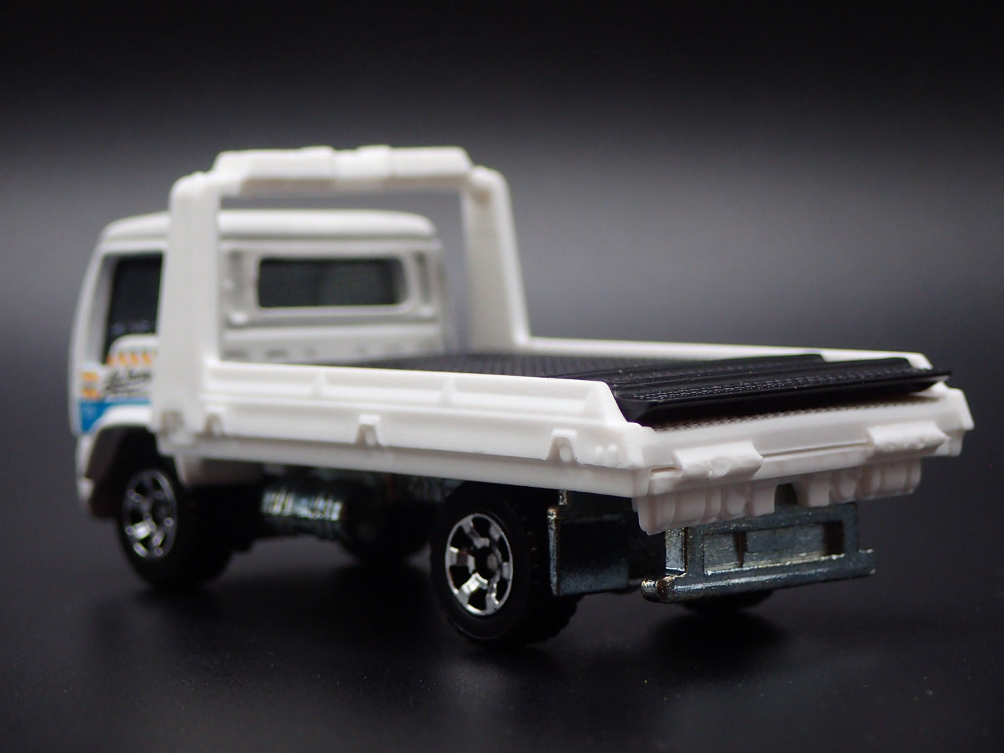 MODERN TOWING COMPANY FLATBED TRUCK WHITE 1/64 SCALE COLLECTIBLE DIECAST MODEL
