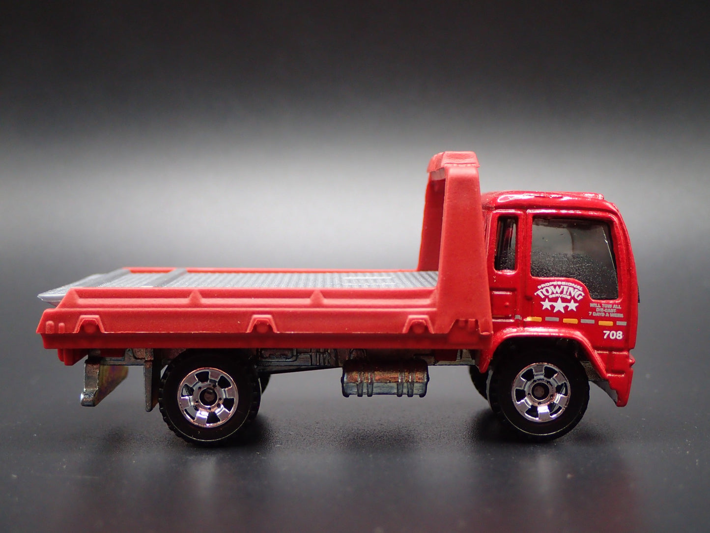 MODERN TOWING COMPANY FLATBED TRUCK RED 1/64 SCALE COLLECTIBLE DIECAST MODEL