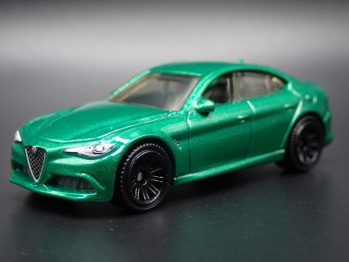 2016-2025 ALFA ROMEO GIULIA GREEN 1:64 SCALE COLLECTIBLE DIECAST MODEL CAR