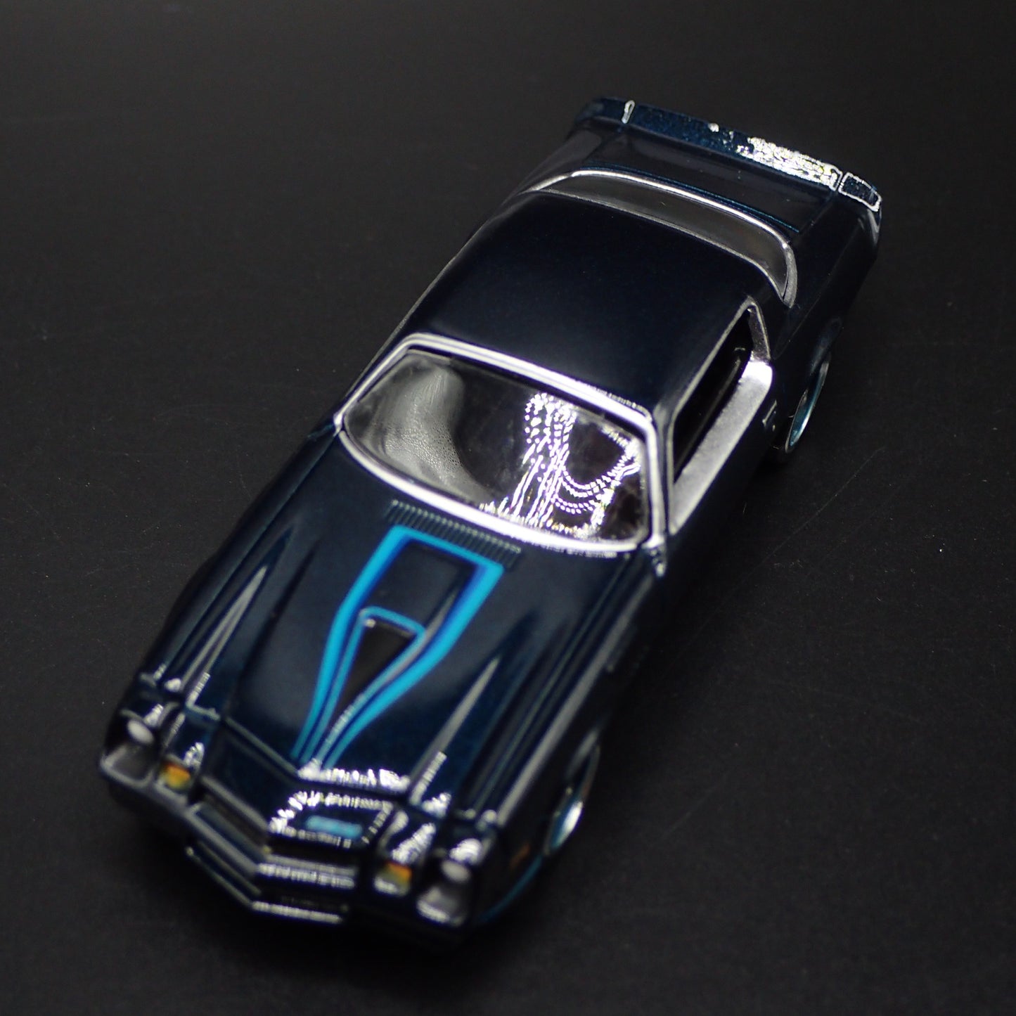1979 79 CHEVY CHEVROLET CAMARO Z28 BLUE 1:64 SCALE DIORAMA DIECAST MODEL CAR