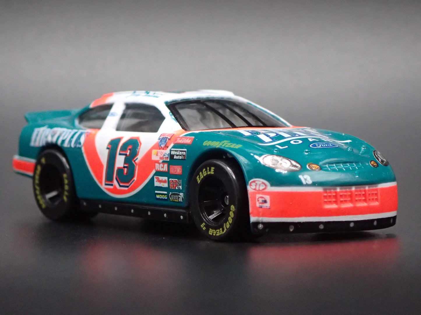 1998 98 FORD TAURUS 13 JERRY NADEAU NASCAR 1/64 SCALE DIECAST MODEL CAR