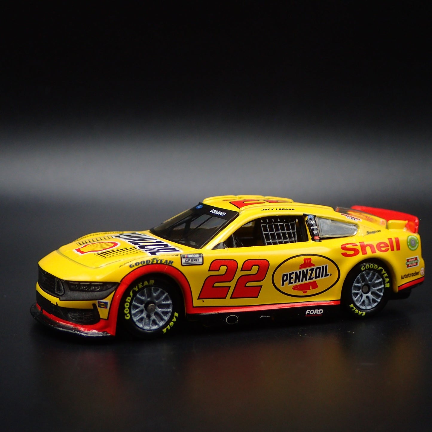 2024 24 FORD MUSTANG 22 JOEY LOGANO PENNZOIL NASCAR 1:64 SCALE DIECAST MODEL CAR