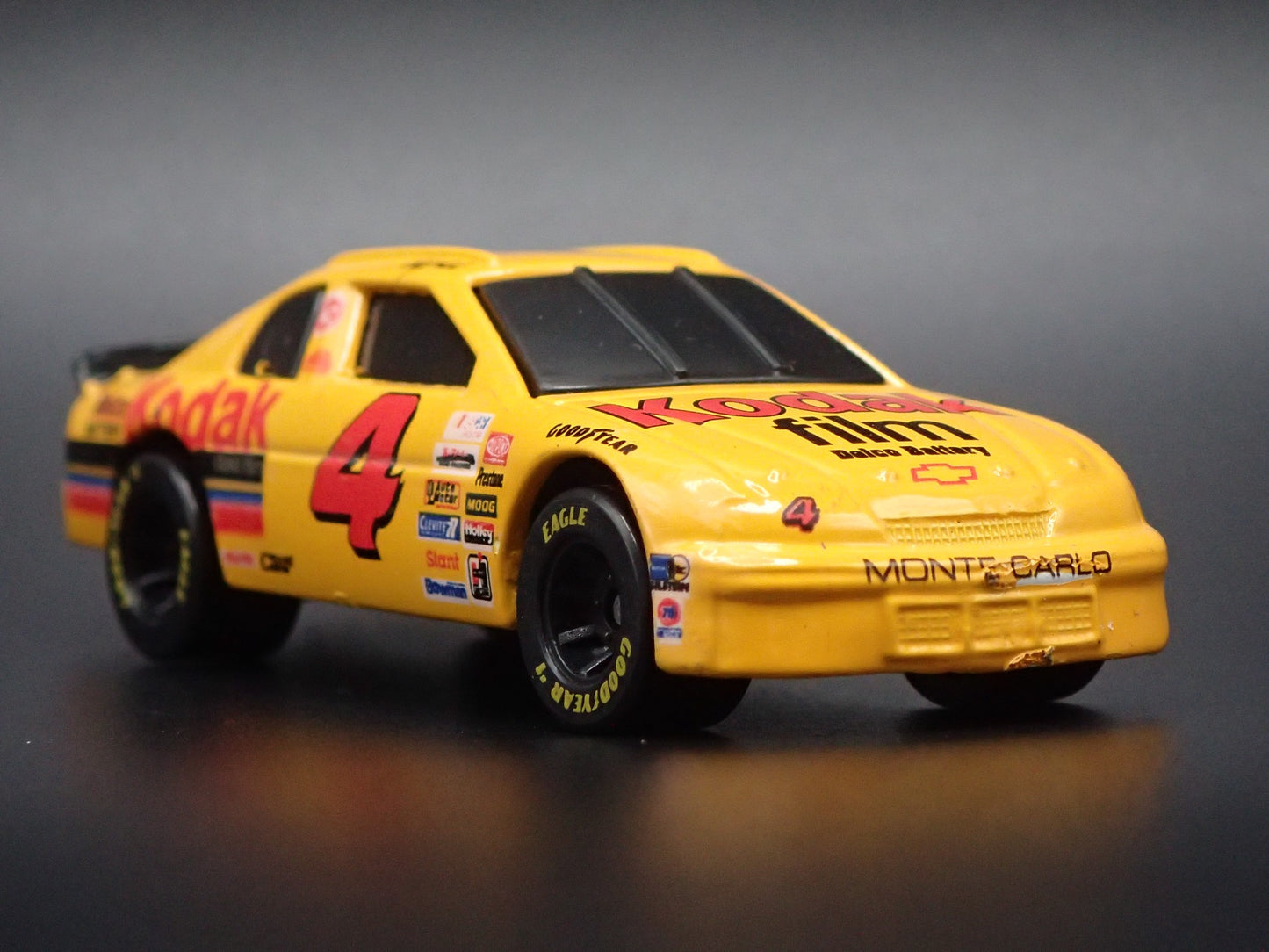 1995 CHEVROLET MONTE CARLO 4 STERLING MARLIN NASCAR 1:64 SCALE DIECAST MODEL CAR