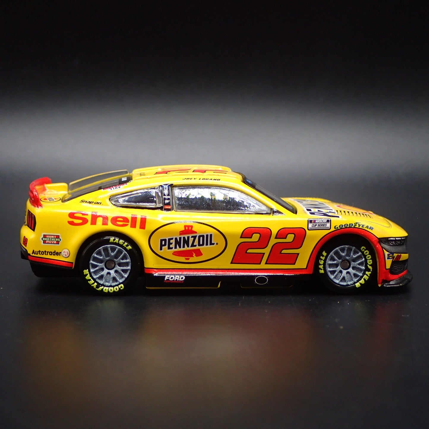 2024 24 FORD MUSTANG 22 JOEY LOGANO PENNZOIL NASCAR 1:64 SCALE DIECAST MODEL CAR