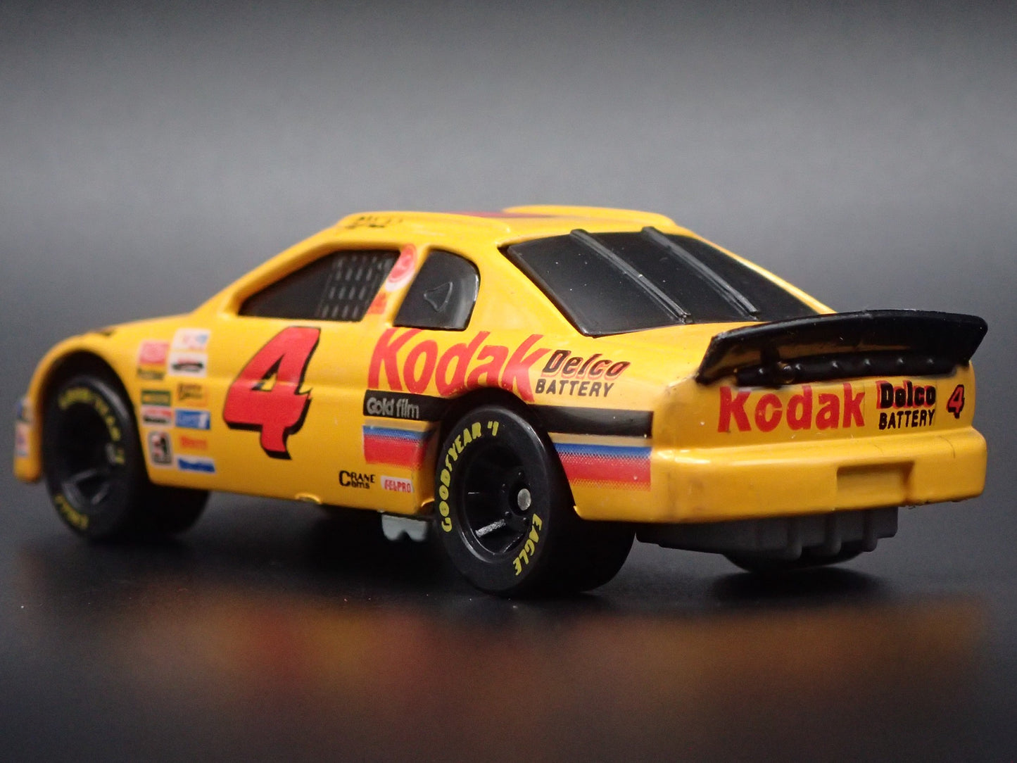 1995 CHEVROLET MONTE CARLO 4 STERLING MARLIN NASCAR 1:64 SCALE DIECAST MODEL CAR