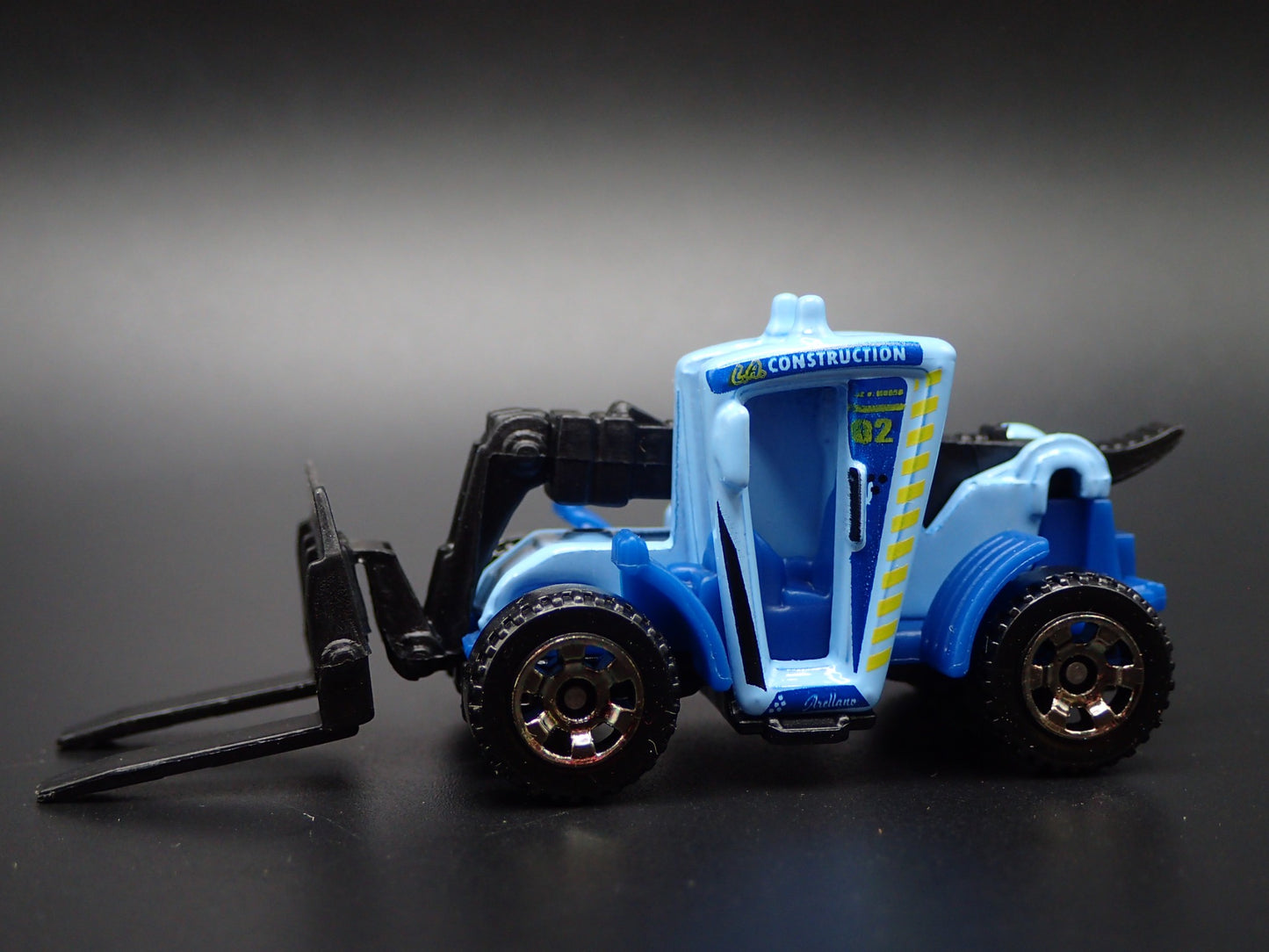 CONSTRUCTION FORKLIFT BLUE 1:64 MB SCALE COLLECTIBLE DIORAMA DIECAST MODEL CAR