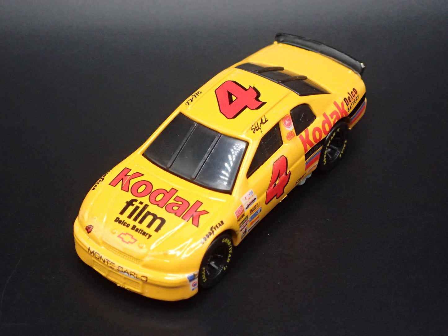 1995 CHEVROLET MONTE CARLO 4 STERLING MARLIN NASCAR 1:64 SCALE DIECAST MODEL CAR