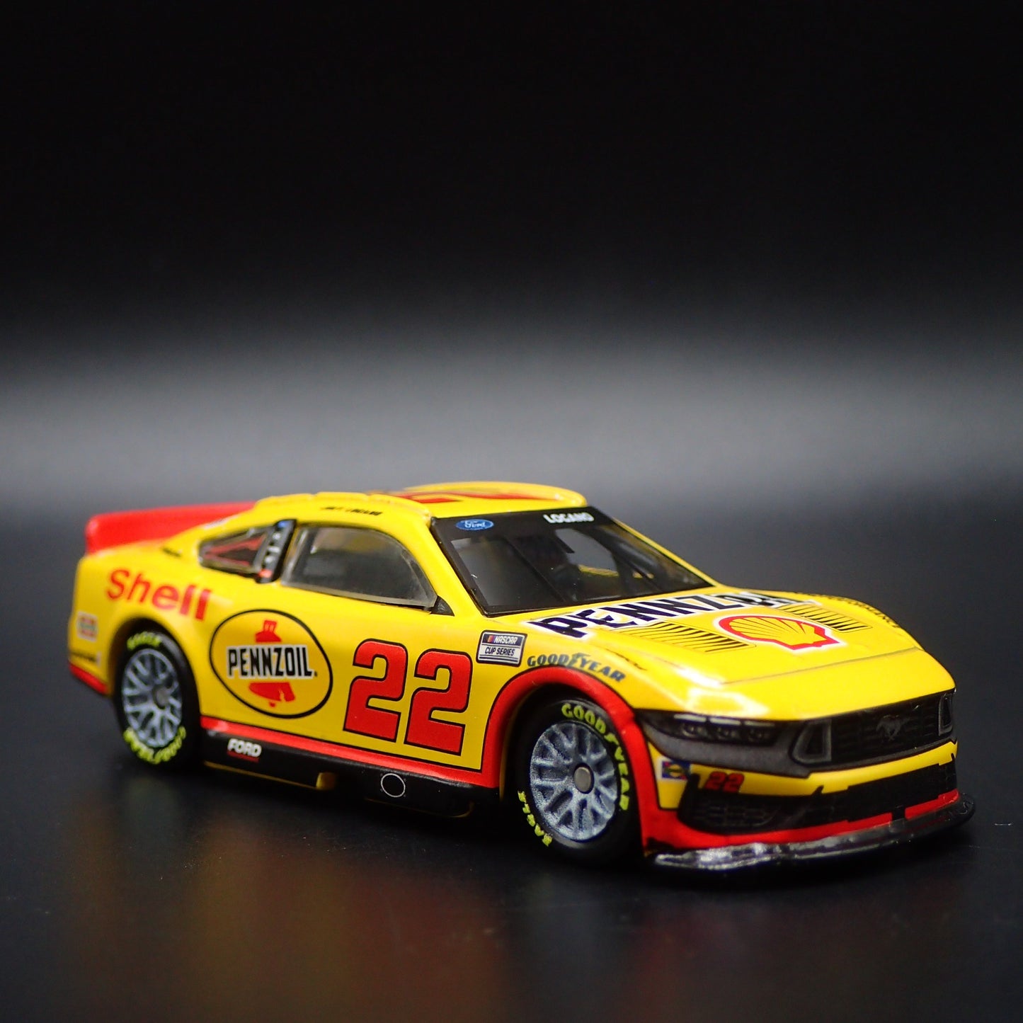 2024 24 FORD MUSTANG 22 JOEY LOGANO PENNZOIL NASCAR 1:64 SCALE DIECAST MODEL CAR