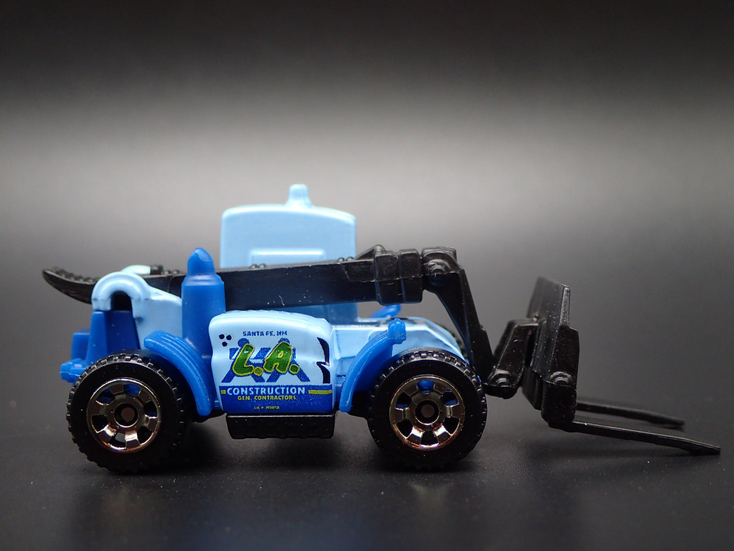 CONSTRUCTION FORKLIFT BLUE 1:64 MB SCALE COLLECTIBLE DIORAMA DIECAST MODEL CAR