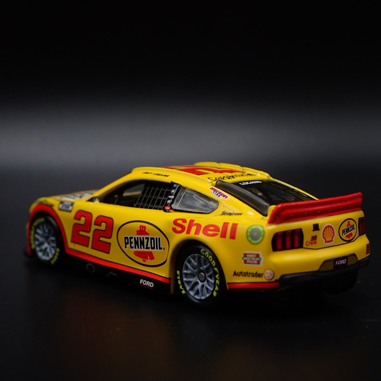 2024 24 FORD MUSTANG 22 JOEY LOGANO PENNZOIL NASCAR 1:64 SCALE DIECAST MODEL CAR