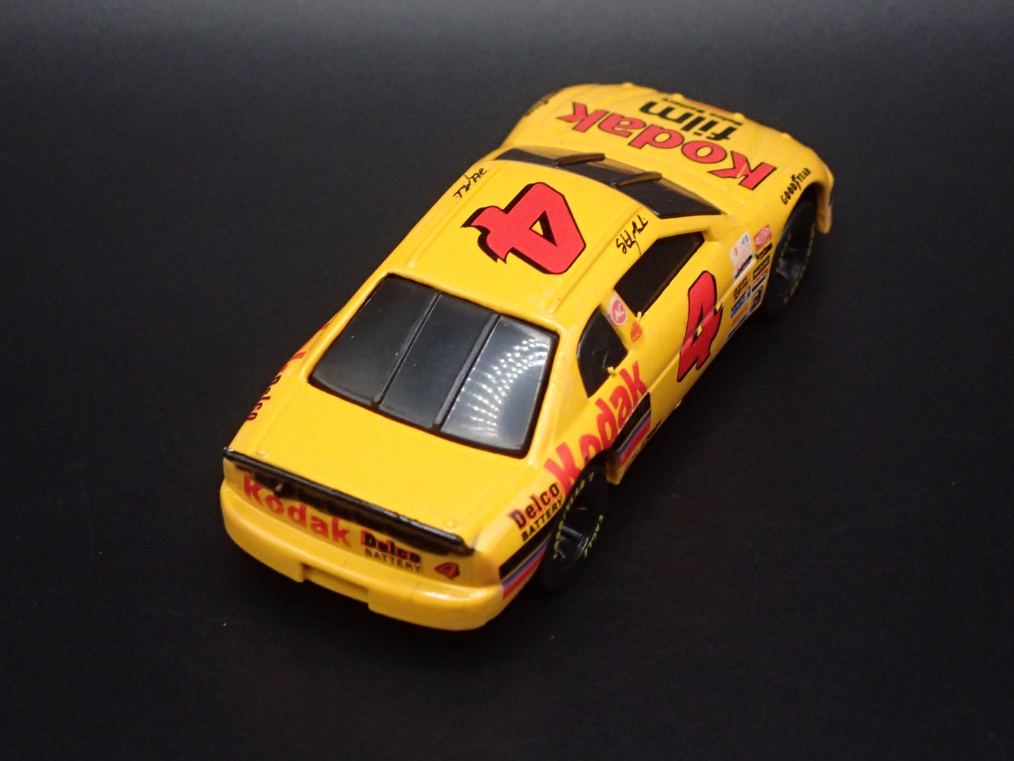 1995 CHEVROLET MONTE CARLO 4 STERLING MARLIN NASCAR 1:64 SCALE DIECAST MODEL CAR