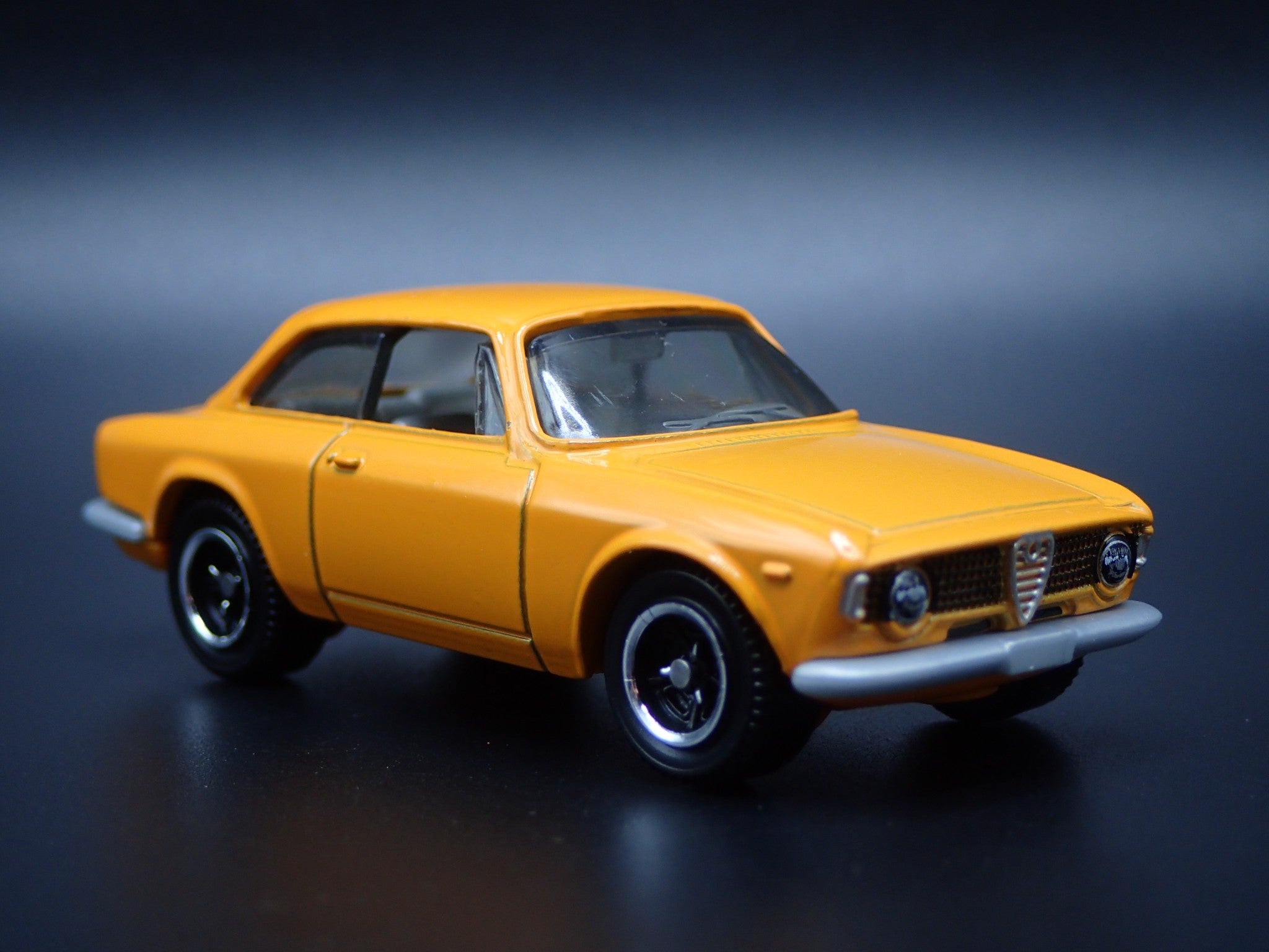 1965-1969 ALFA ROMEO GIULIA SPRINT GTA ORANGE RARE 1:64 SCALE
