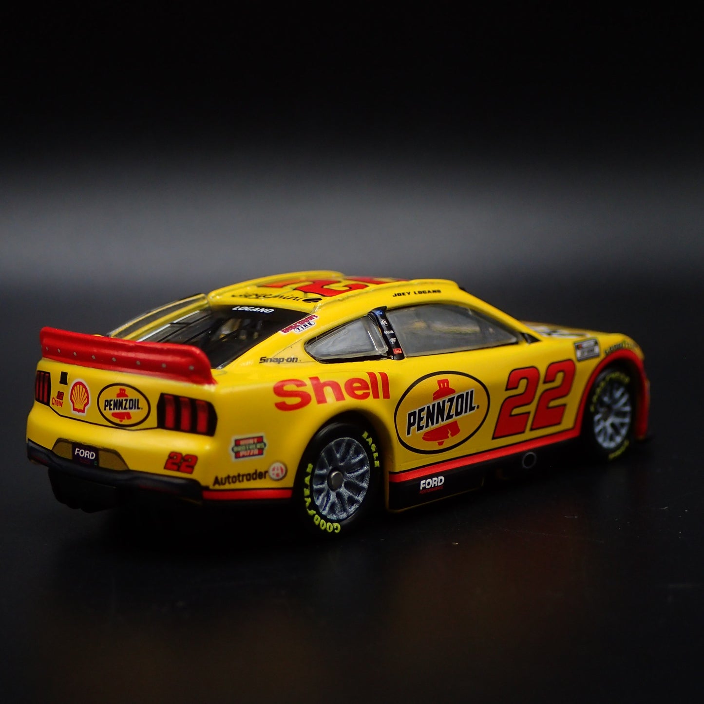 2024 24 FORD MUSTANG 22 JOEY LOGANO PENNZOIL NASCAR 1:64 SCALE DIECAST MODEL CAR