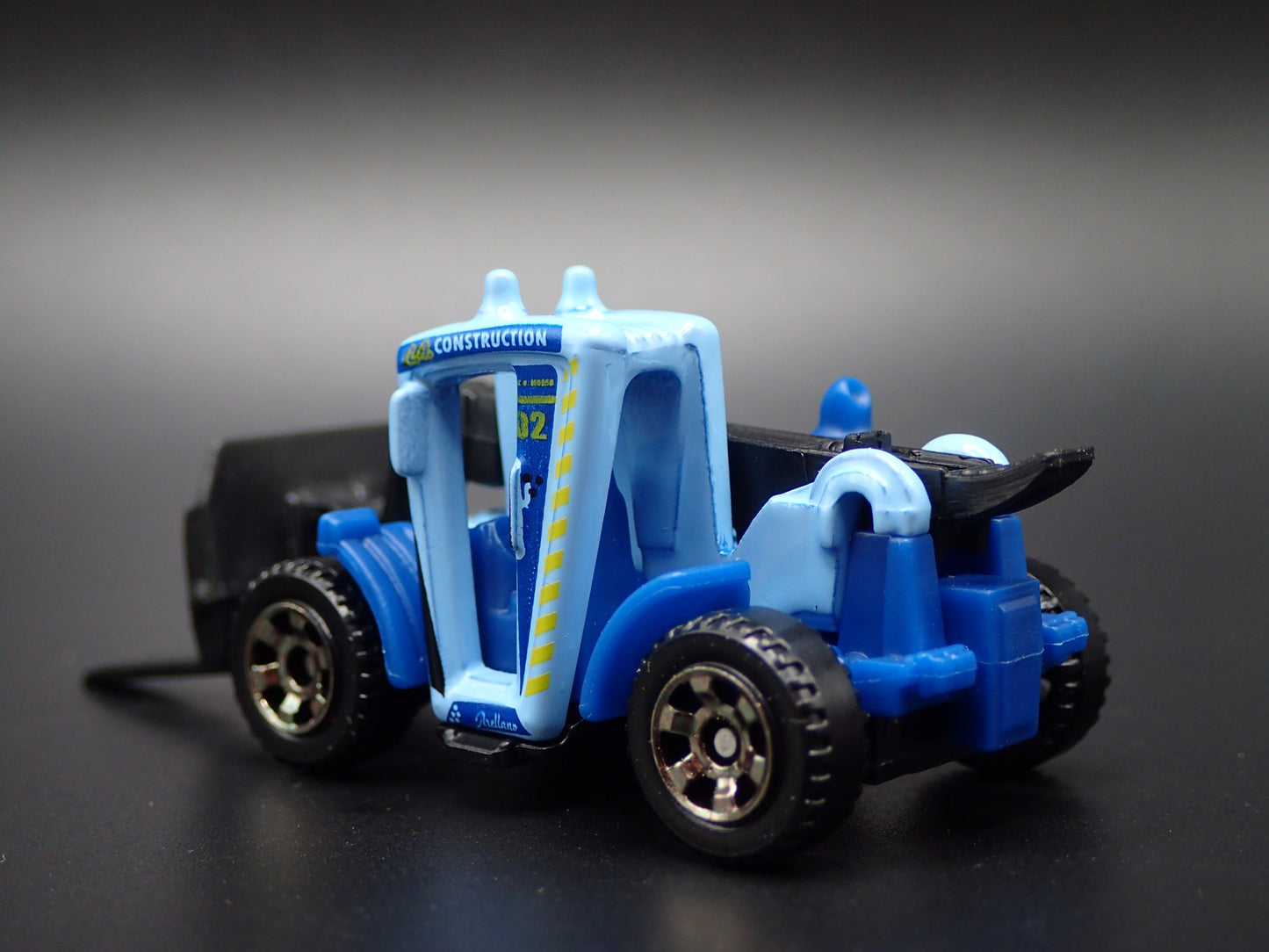 CONSTRUCTION FORKLIFT BLUE 1:64 MB SCALE COLLECTIBLE DIORAMA DIECAST MODEL CAR