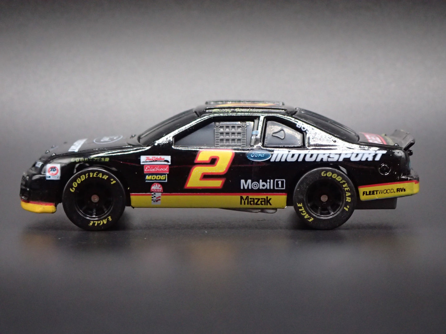 1995 95 FORD THUNDERBIRD 2 RUSTY WALLACE NASCAR 1:64 SCALE DIECAST MODEL CAR