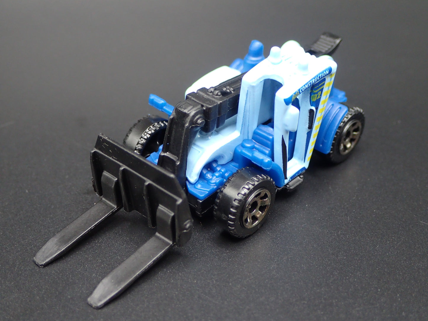 CONSTRUCTION FORKLIFT BLUE 1:64 MB SCALE COLLECTIBLE DIORAMA DIECAST MODEL CAR