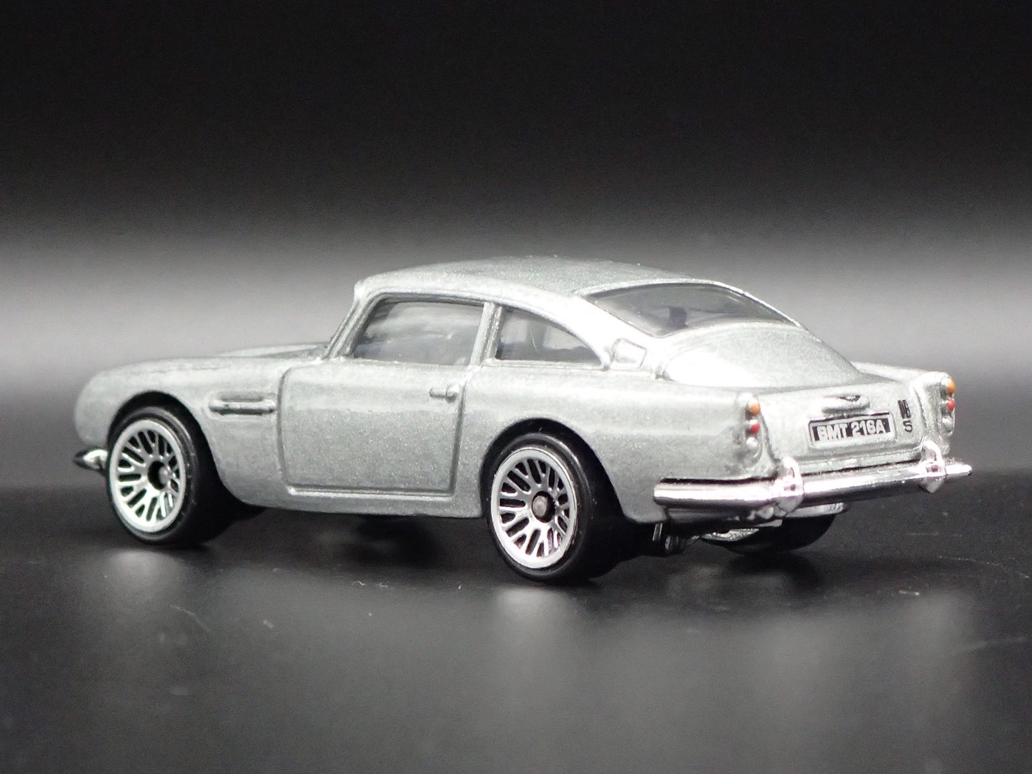 1963-1965 ASTON MARTIN DB5 SILVER 1/64 SCALE COLLECTIBLE DIECAST MODEL CAR
