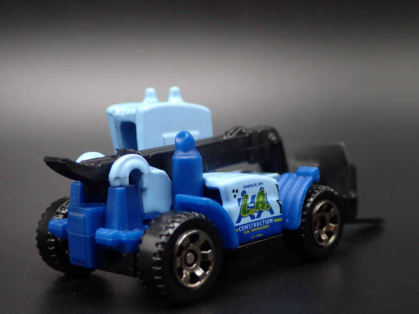 CONSTRUCTION FORKLIFT BLUE 1:64 MB SCALE COLLECTIBLE DIORAMA DIECAST MODEL CAR