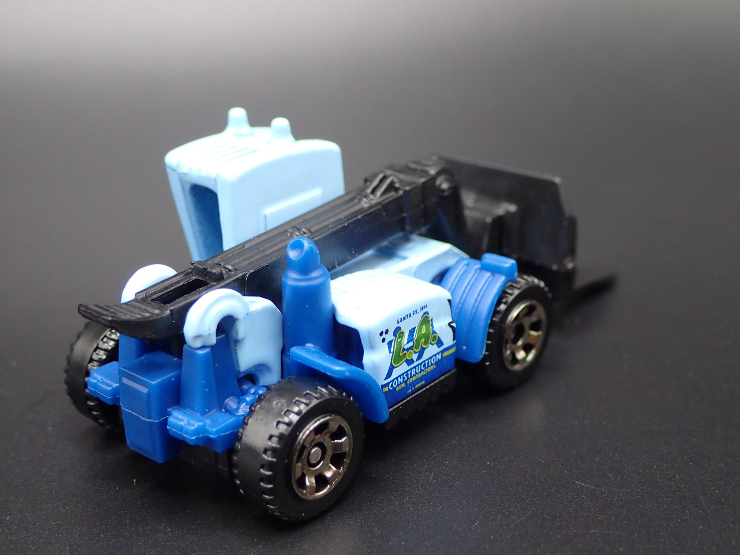 CONSTRUCTION FORKLIFT BLUE 1:64 MB SCALE COLLECTIBLE DIORAMA DIECAST MODEL CAR