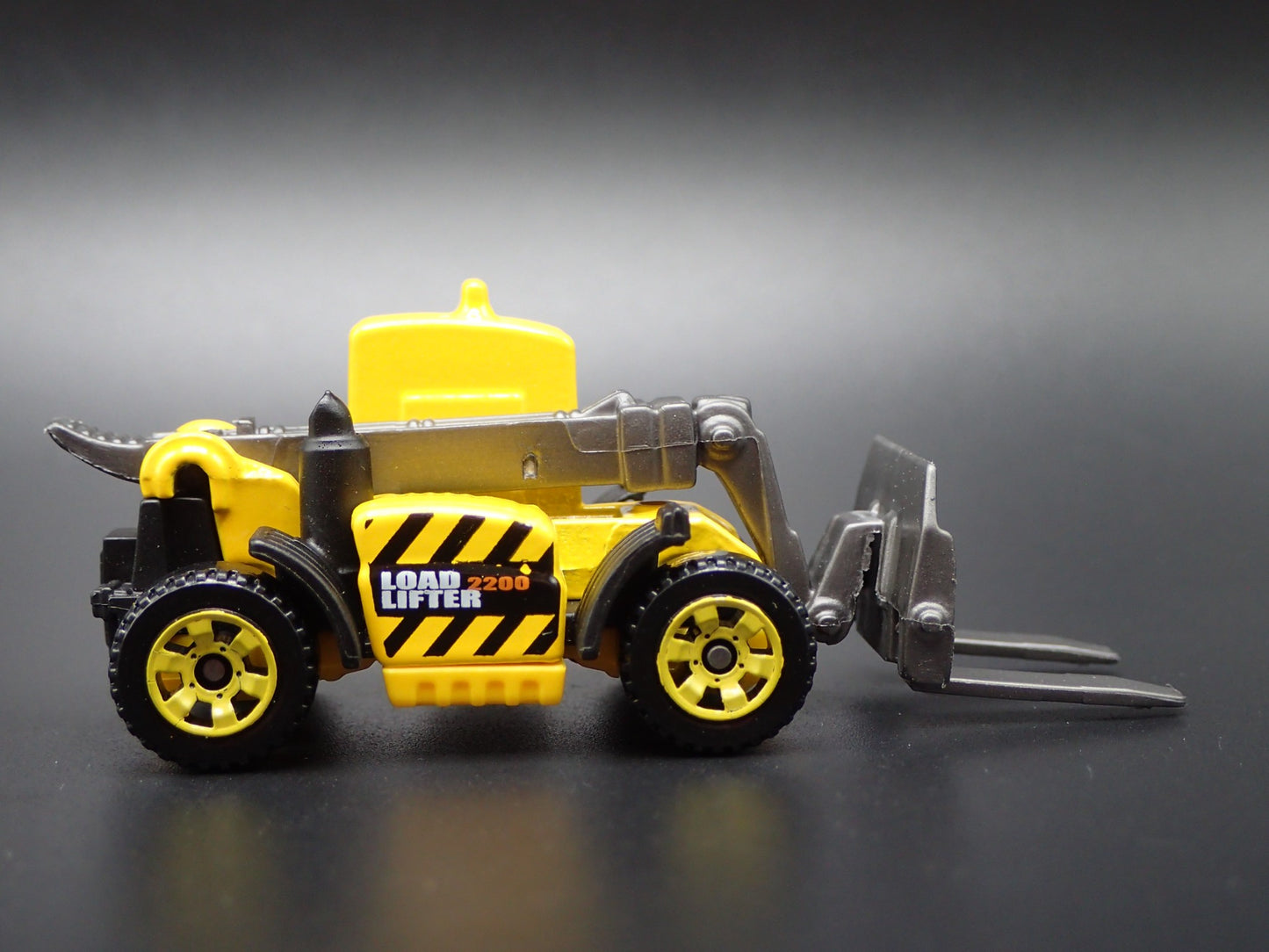 CONSTRUCTION FORKLIFT YELLOW 1:64 MB SCALE COLLECTIBLE DIORAMA DIECAST MODEL CAR