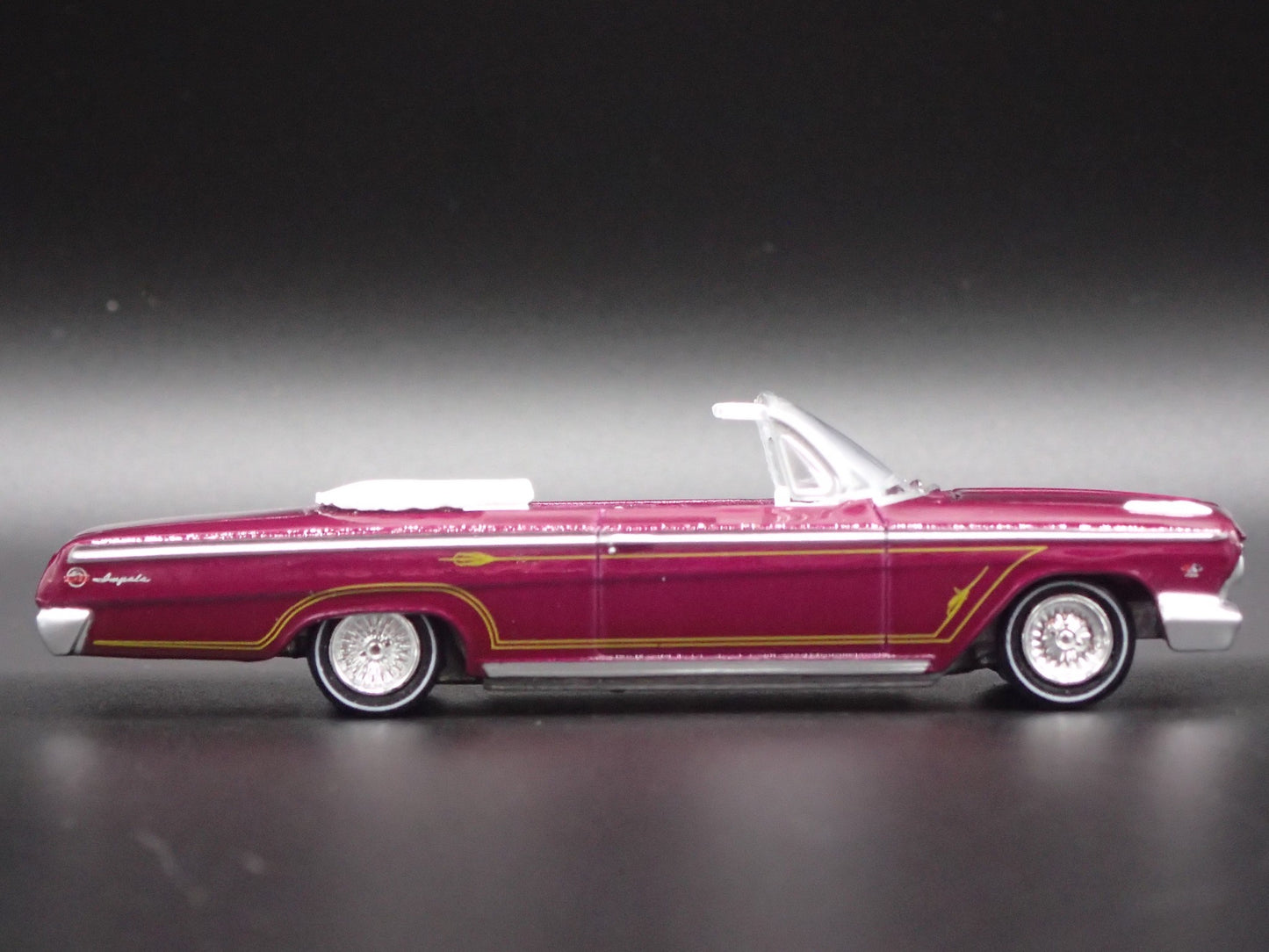 1962 CHEVY CHEVROLET IMPALA SS CONVERTIBLE LOWRIDER 1:64 SCALE DIECAST MODEL CAR