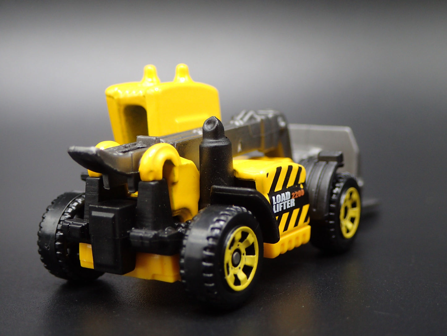 CONSTRUCTION FORKLIFT YELLOW 1:64 MB SCALE COLLECTIBLE DIORAMA DIECAST MODEL CAR