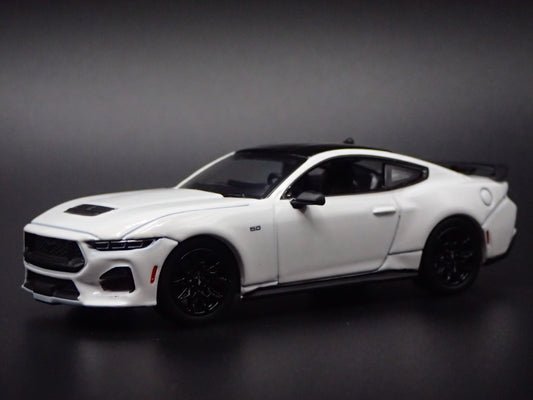 2024-2025 FORD MUSTANG GT COUPE WHITE 1:64 SCALE DIORAMA DIECAST MODEL CAR
