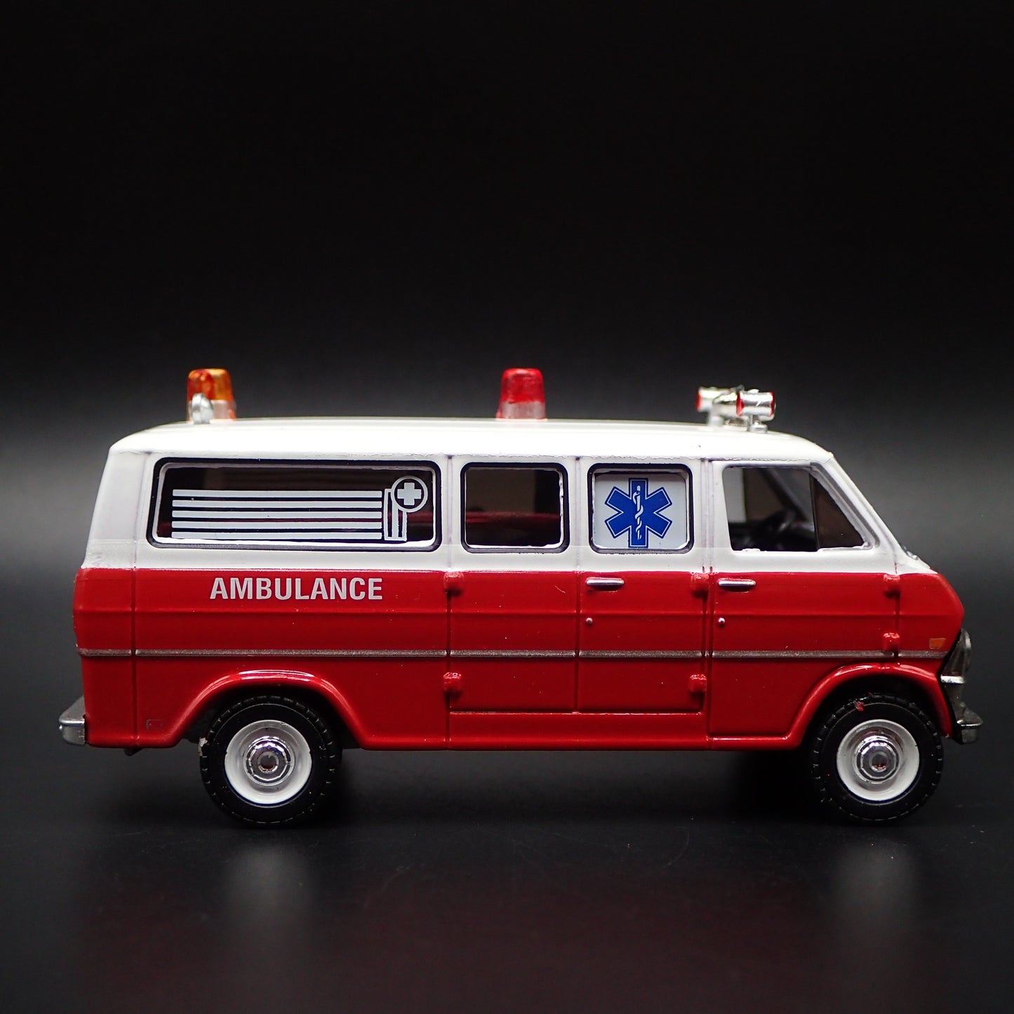 1970 70 FORD CLUB WAGON VAN AMBULANCE 1:64 SCALE COLLECTIBLE DIECAST MODEL CAR