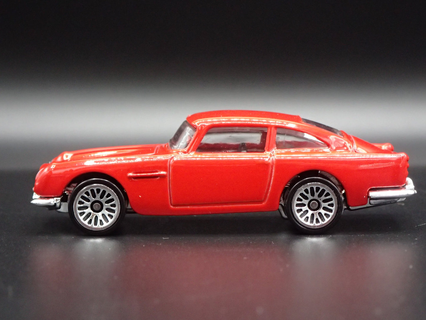 1963-1965 ASTON MARTIN DB5 RED 1/64 SCALE COLLECTIBLE DIORAMA DIECAST MODEL CAR
