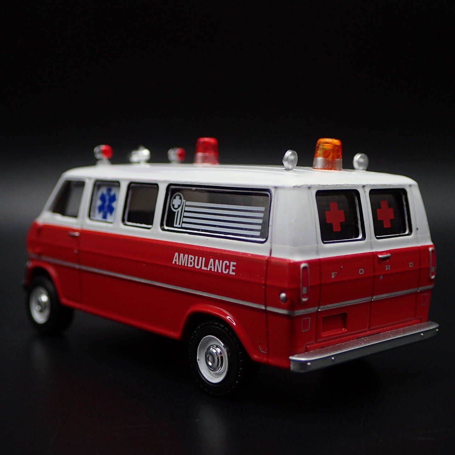 1970 70 FORD CLUB WAGON VAN AMBULANCE 1:64 SCALE COLLECTIBLE DIECAST MODEL CAR