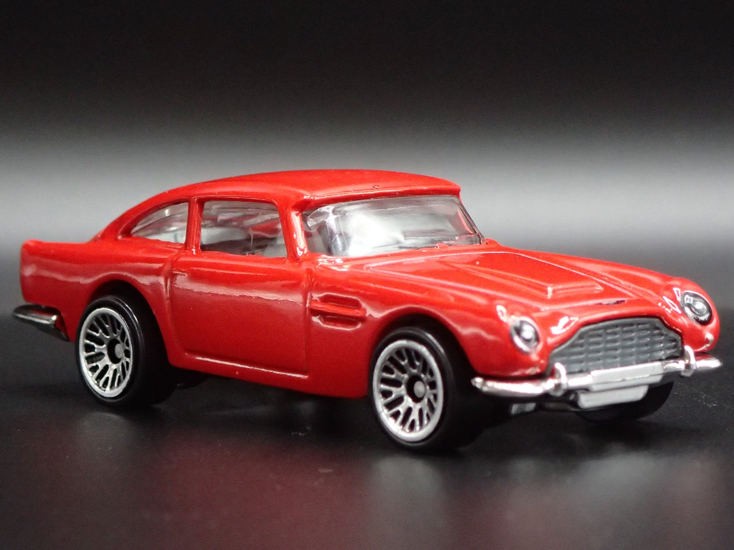 1963-1965 ASTON MARTIN DB5 RED 1/64 SCALE COLLECTIBLE DIORAMA DIECAST MODEL CAR