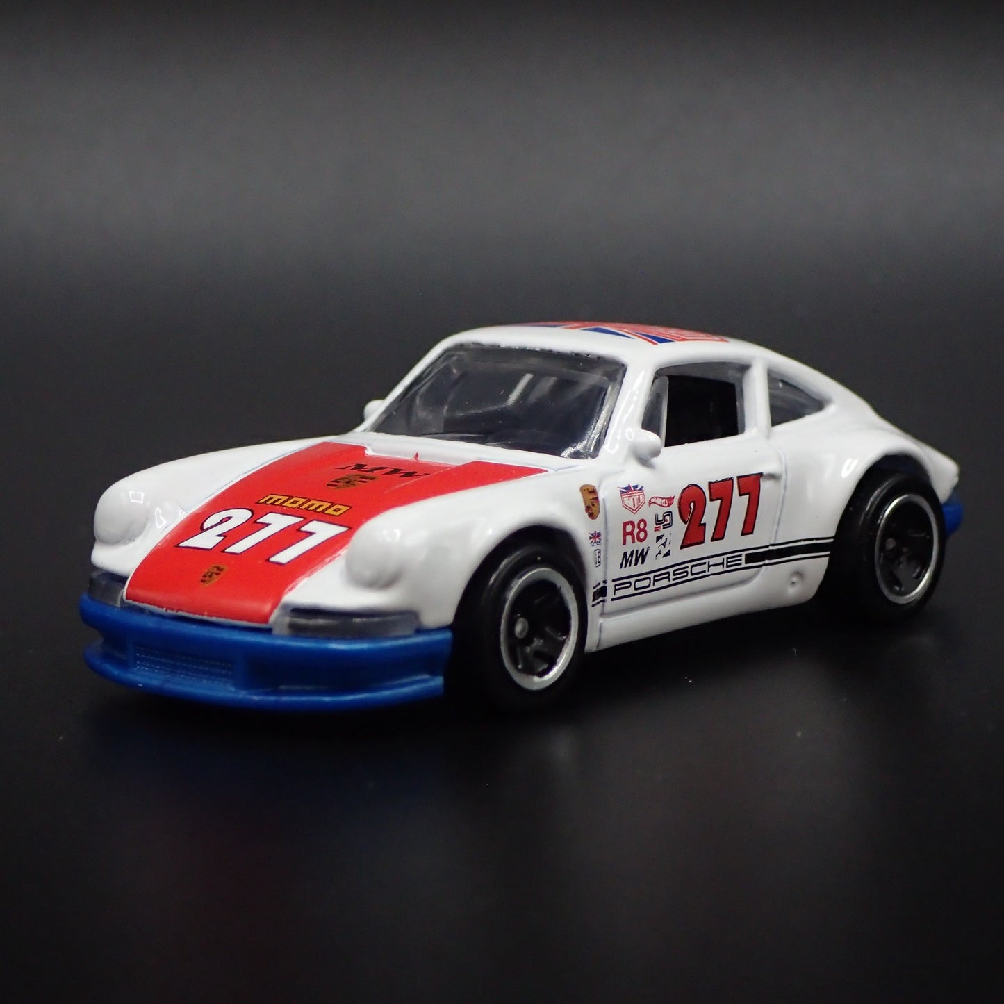 1971 71 PORSCHE 911 MAGNUS WALKER URBAN OUTLAW MOMO 1:64 SCALE DIECAST MODEL CAR