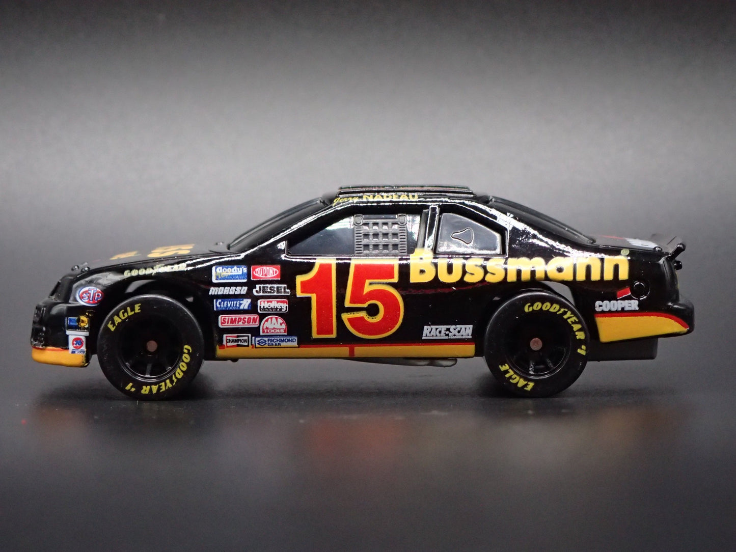 1995 95 FORD THUNDERBIRD 15 JERRY NADEAU NASCAR 1/64 SCALE DIECAST MODEL CAR