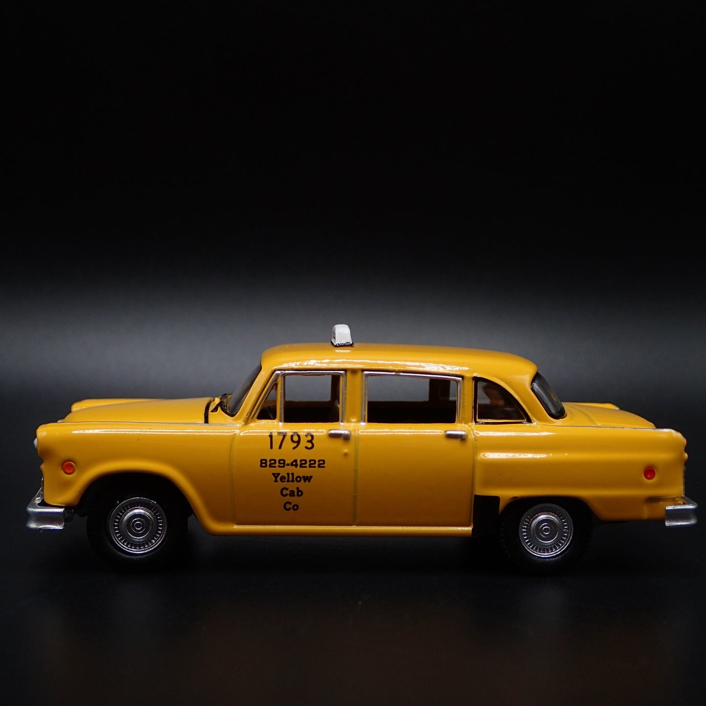 1980 80 CHECKER TAXI YELLOW CAB CO 1:64 SCALE COLLECTIBLE DIECAST MODEL CAR