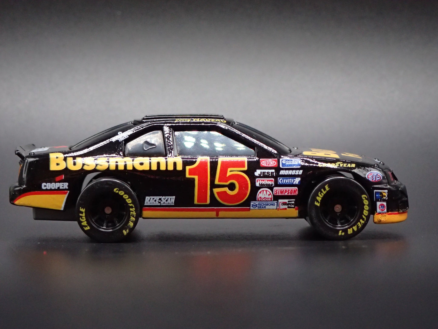 1995 95 FORD THUNDERBIRD 15 JERRY NADEAU NASCAR 1/64 SCALE DIECAST MODEL CAR