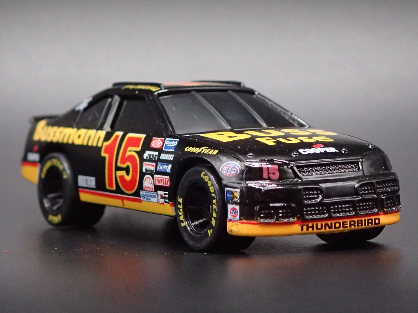 1995 95 FORD THUNDERBIRD 15 JERRY NADEAU NASCAR 1/64 SCALE DIECAST MODEL CAR