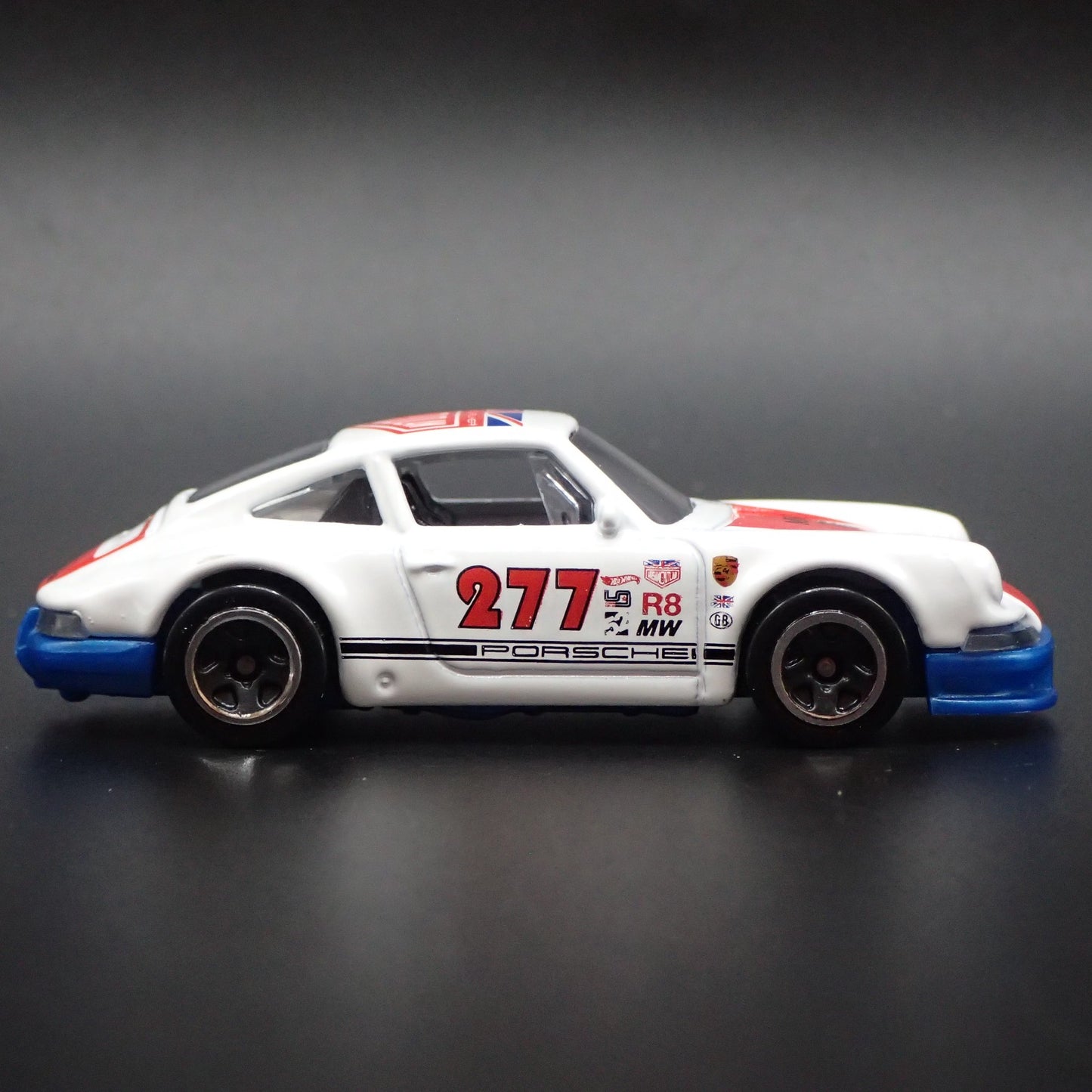 1971 71 PORSCHE 911 MAGNUS WALKER URBAN OUTLAW MOMO 1:64 SCALE DIECAST MODEL CAR