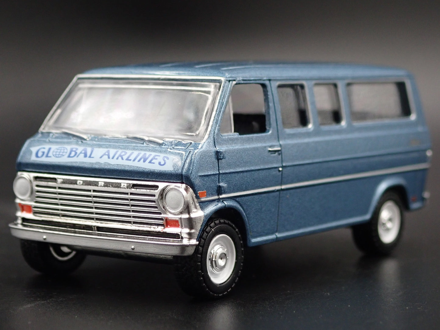 1969 69 FORD CLUB WAGON VAN SHUTTLE GLOBAL AIRLINES 1:64 SCALE DIECAST MODEL CAR