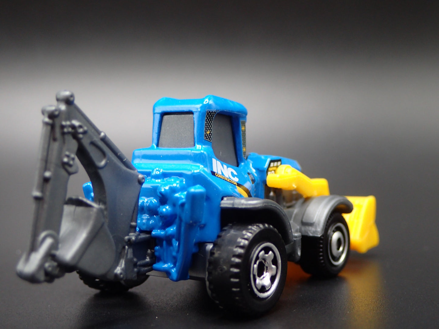 BACKHOE CONTRUCTION VEHICLE 1:64 MB SCALE COLLECTIBLE DIORAMA DIECAST MODEL CAR