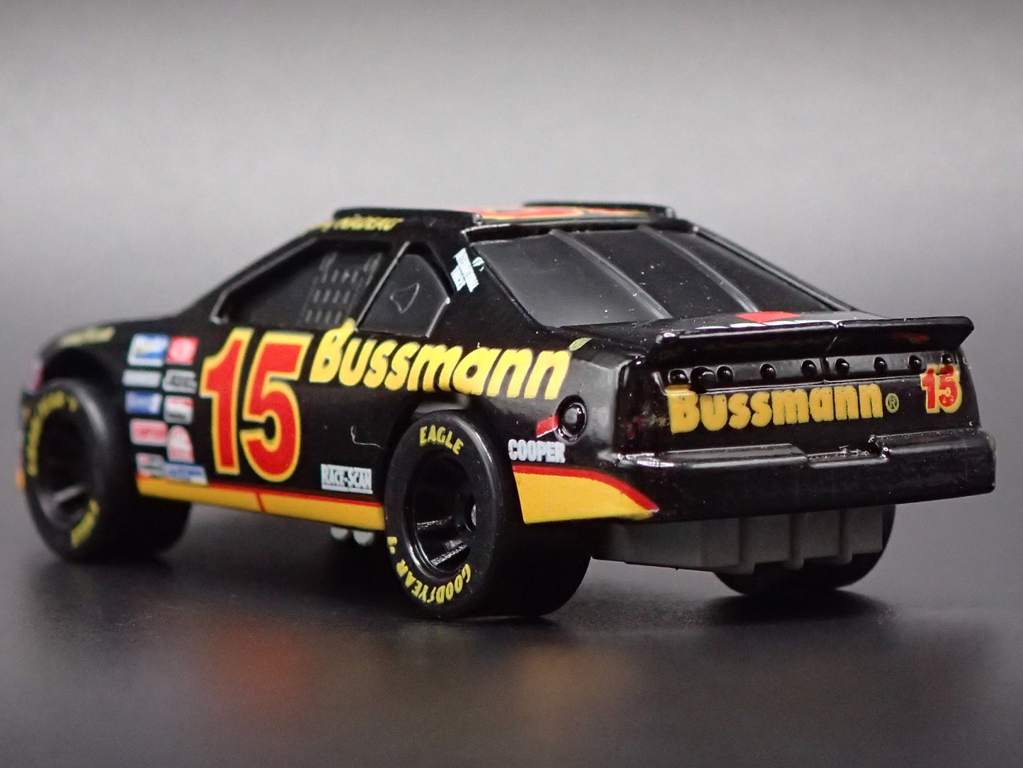 1995 95 FORD THUNDERBIRD 15 JERRY NADEAU NASCAR 1/64 SCALE DIECAST MODEL CAR