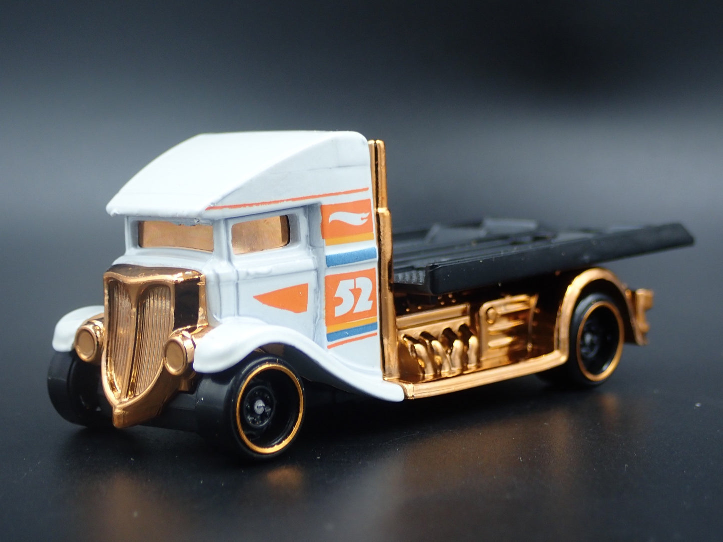 VINTAGE FORD COE FLATBED TRUCK CAR HAULER 1:64 SCALE DIORAMA DIECAST MODEL CAR