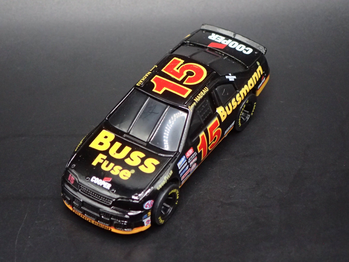 1995 95 FORD THUNDERBIRD 15 JERRY NADEAU NASCAR 1/64 SCALE DIECAST MODEL CAR